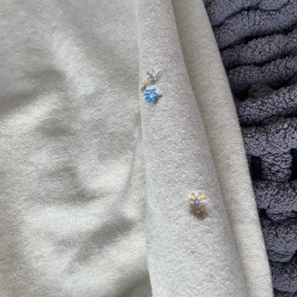 ‼️SOLD‼️set of two - American Eagle Floral detail sweat suit - Picture 5 of 5